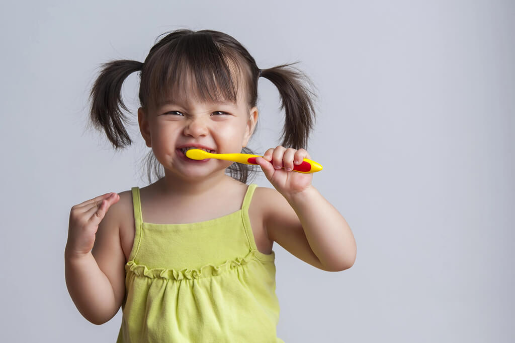 How to Choose the Right Toothbrush & Toothpaste for Your Child’s Age